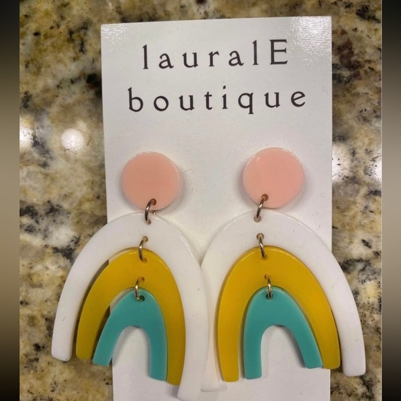 NEW! Boutique Earrings. Never worn. - Picture 1 of 1